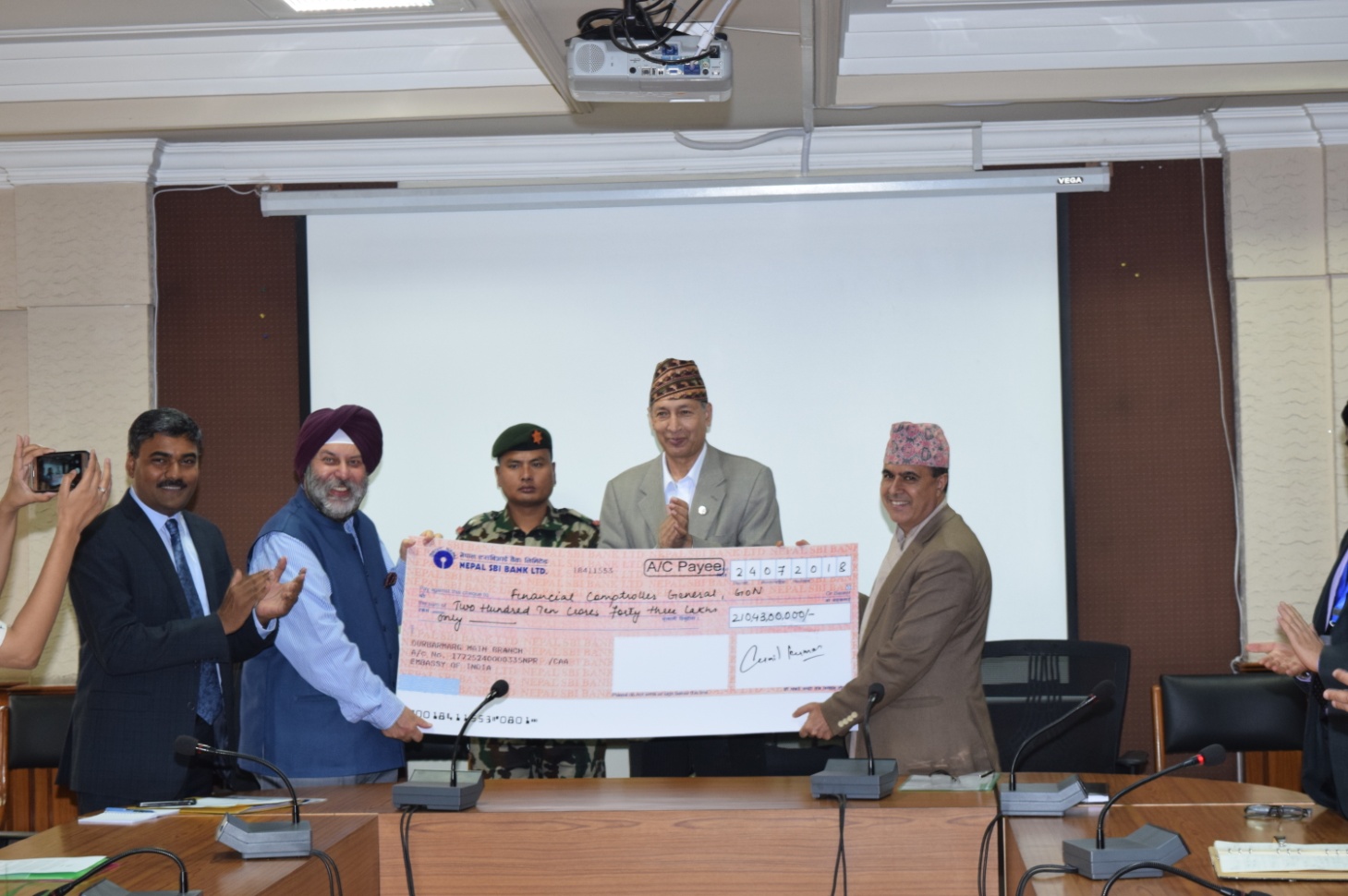 भारतले दियो २ अर्ब, गोरखा र नुवाकोटका लाभग्राहीको निजी आवास निमाणमा खर्च हुने